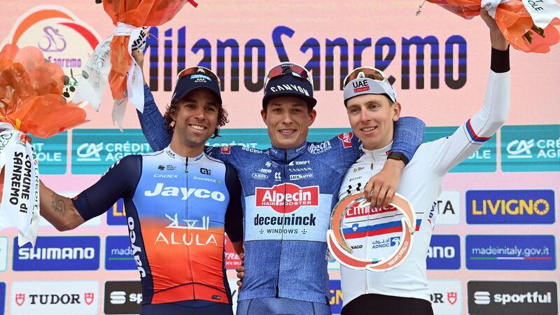 Klassiker Mailand-Sanremo für Pogacar nicht hart genug Der Belgier Jasper Philipsen (M) feiert mit dem zweitplatzierten Australier Michael Matthews (l) und dem drittplatzierten Slowenen Tadej Pogacar auf dem Podest.