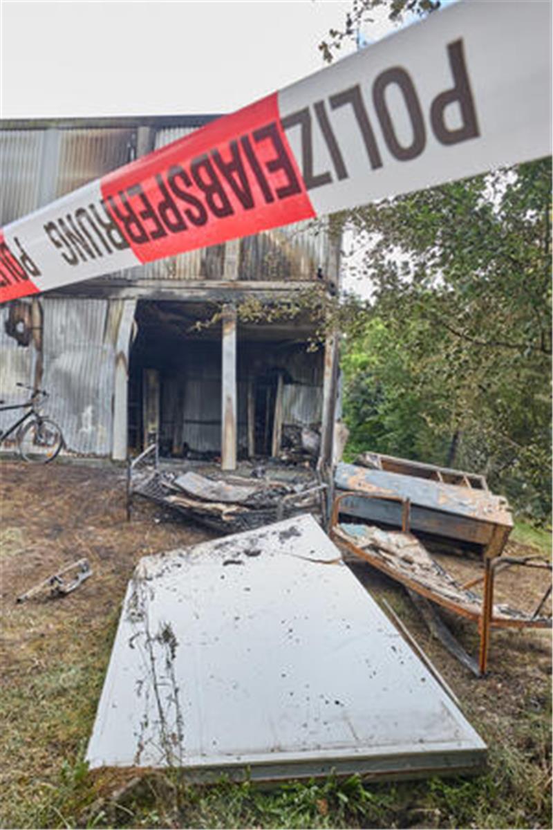 Explosion in Buchholzer Flüchtlingsheim: Mehrere Schwerverletzte und ein Toter Der Bereich um eine Asylbewerberunterkunft ist nach einer Explosion von der Polizei abgesperrt worden.
