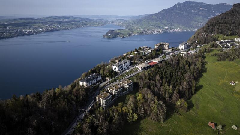 Ukraine-Gipfel: „Knochenarbeit“ auf dem Weg zum Frieden Der Berg Bürgenstock mit dem Bürgenstock Resort über dem Vierwaldstättersee.