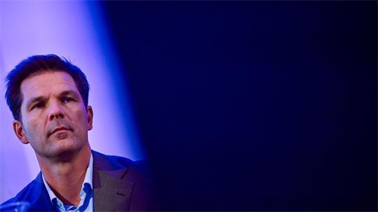 Der Berliner SPD-Spitzenkandidat Steffen Krach steht kurz vor der Wahl wegen Ermittlungen gegen ihn unter Druck.    
