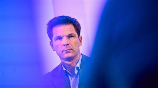 Der Berliner SPD-Spitzenkandidat Steffen Krach steht wegen Ermittlungen gegen ihn unter Druck.   