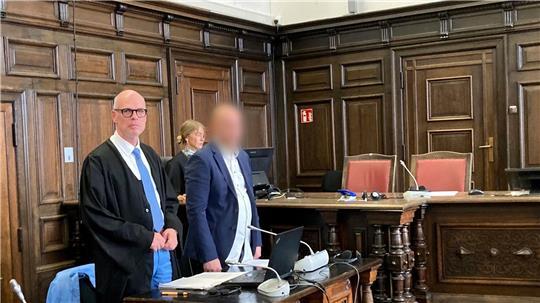 Der Beschuldigte steht wegen Mordes vor Gericht, war aber zum Tatzeitpunkt nach vorläufiger Einschätzung der Staatsanwaltschaft schuldunfähig.