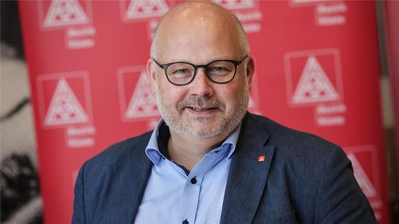 Der Bezirksleiter der IG Metall Küste, Friedrich, hofft auf einen nationalen Champion im Marineschiffbau. 