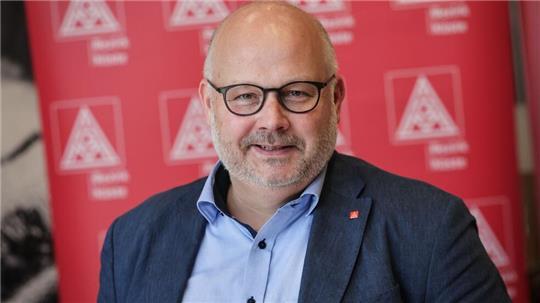 Der Bezirksleiter der IG Metall Küste, Friedrich, hofft auf einen nationalen Champion im Marineschiffbau. 