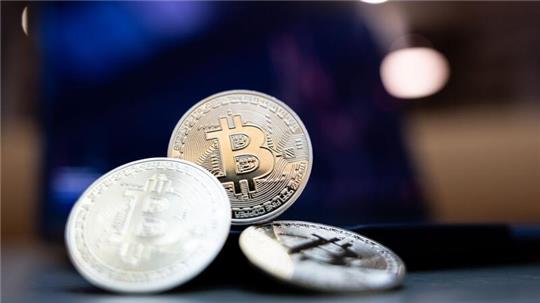 Der Bitcoin hat die Schwelle von 60.000  Dollar überschritten.