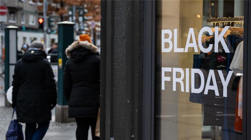Der Black Friday gilt in den USA oft als Start in die Weihnachtseinkaufszeit (Symbolbild)