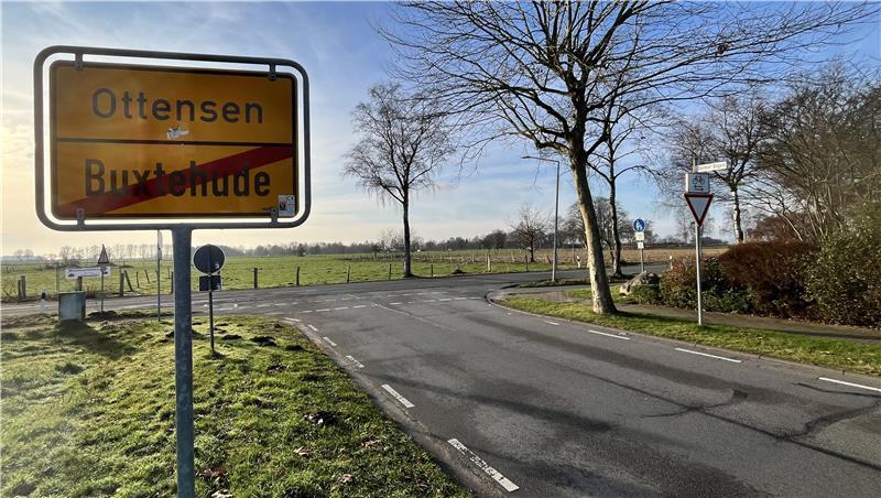 Buxtehudes Zukunft liegt im Süden: Neue Sportanlage für zwei Vereine? Der Blick auf den Föhrenweg und die dahinter liegende Fläche. Dort könnte noch gebaut werden.