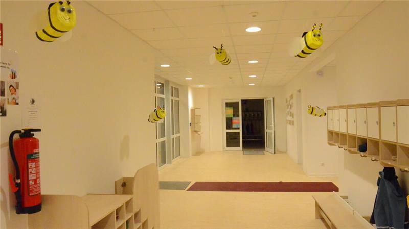 Größer, heller, moderner: Das ist die neue Kita Pusteblume Der Blick in den neuen Eingangsbereich der Kita Pusteblume: Die Tür am Ende des Flurs entspricht dem alten Eingang.