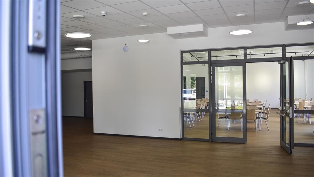 Der Blick ins Foyer, rechts ist der Gruppenraum im Dorfgemeinschaftshaus zu sehe...