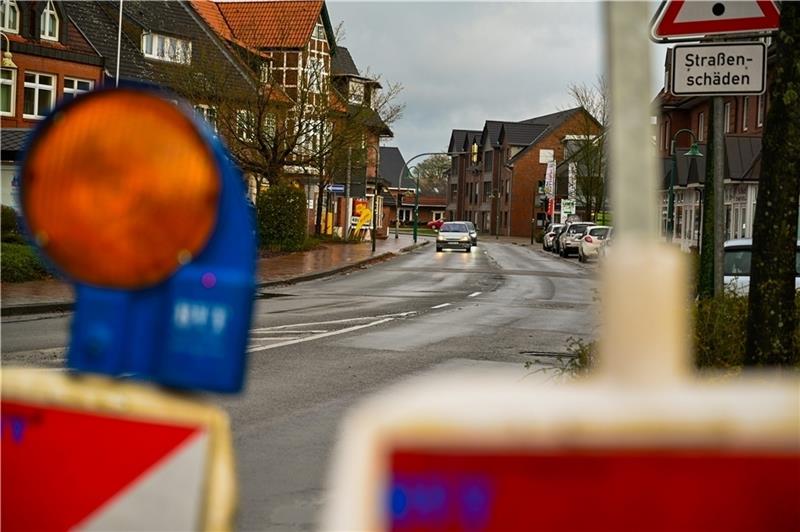 Der Blick vom Kreisel in die Buxtehuder Straße: Hier ist ab Dienstag bis zur Nindorfer Straße kein Durchkommen mehr. Foto: Ahrens