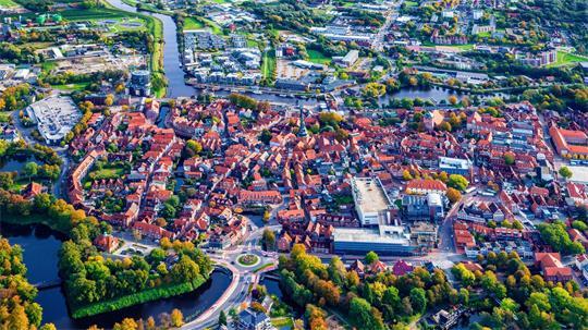 Der Blick von oben auf die Stader Altstadt. (Archivbild)