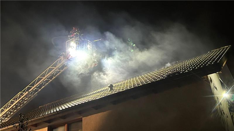 Bilanz der Silvesternacht im Kreis Stade: Schwerverletzte und hohe Schäden bei Feuern Der Brand am Ellerbruch beschäftigte die Buxtehuder Feuerwehr und die Einsatzkräfte aus Neu Wulmstorf auf am Neujahrsmorgen.