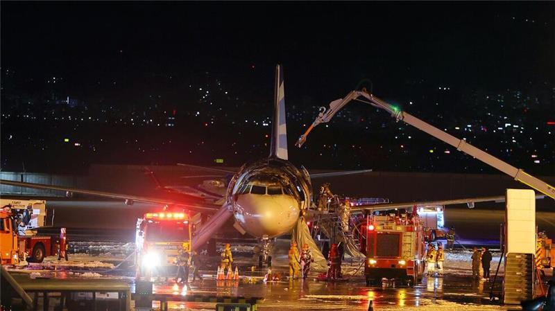 Flugzeug im südkoreanischen Busan geht in Flammen auf Der Brand ereignete sich am Flughafen der Stadt Busan.