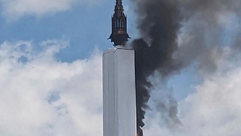 Brand im Turm der Kathedrale von Rouen Der Brand im Turm der Kathedrale von Rouen brach während Bauarbeiten aus.