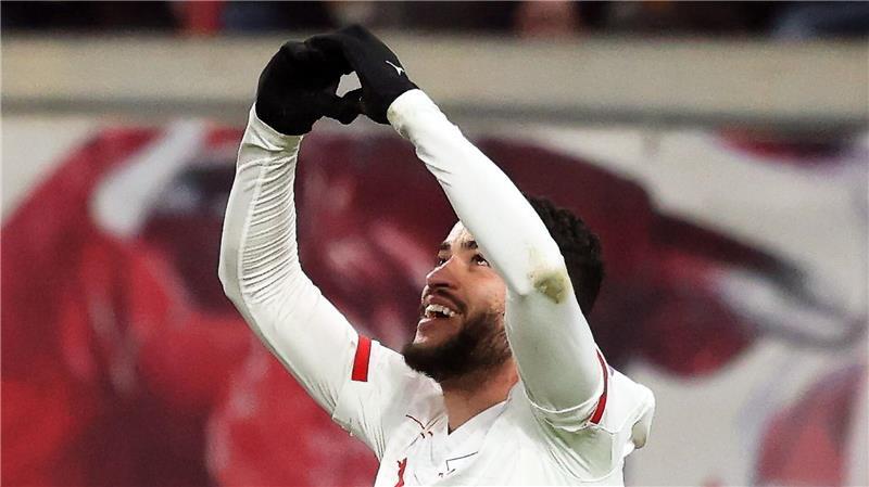 Der Brasilianer Romulo jubelt in Richtung seiner Familie auf der Tribüne.