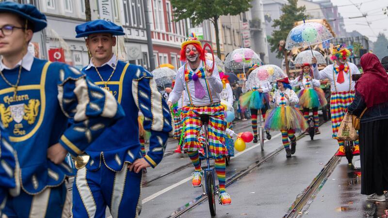 Der Bremer Freimarkt wird seit dem Jahr 1035 veranstaltet und erfasst über das Festgelände Bürgerweide hinaus auch die historische Altstadt.
