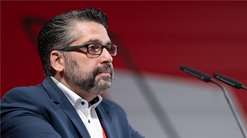 Der Bremer SPD-Fraktionschef Mustafa Güngör legt Kulturstaatsminister Wolfram Weimer den Rücktritt nahe. (Archivbild)
