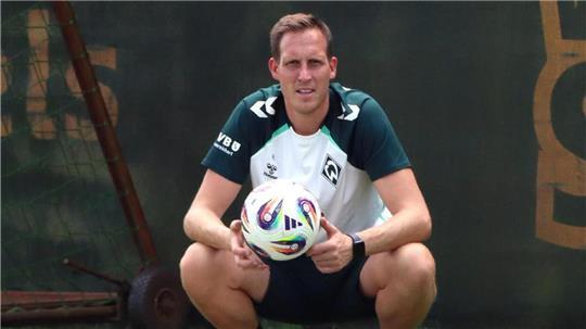 Der Bremervörder Hendrik Lemke arbeitet in seiner zweiten Saison als Torwarttrainer bei den Bundesliga-Kickerinnen des SV Werder Bremen. Foto: Krause