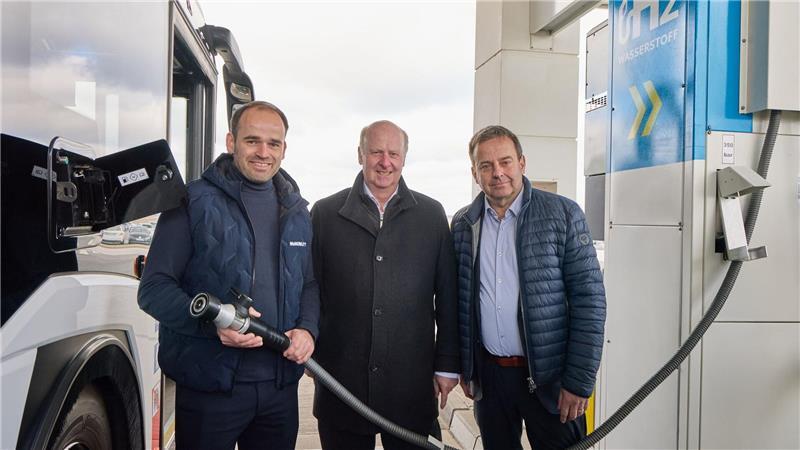 Der Brennstoffzellenbus soll noch in dieser Woche die ersten regulären Linienfahrten absolvieren.