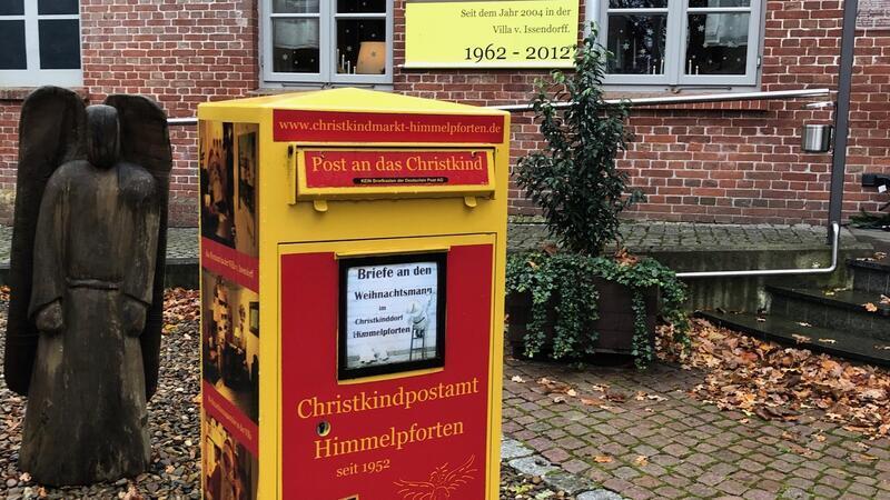 Christkindpostamt in Himmelpforten öffnet heute – mit einer Weltneuheit Der Briefkasten vor dem Christkindpostamt Himmelpforten. Das nimmt am 29. November wieder seinen Betrieb in der Villa von Issendorff auf.