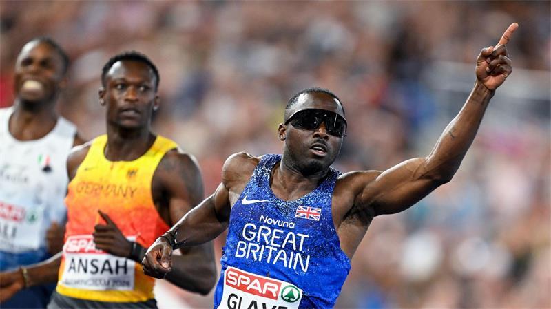 Ansah ohne Angst um 100-Meter-Medaille - Hunger auf mehr Der Brite Romell Glave (r) war auch für Owen Ansah zu schnell.