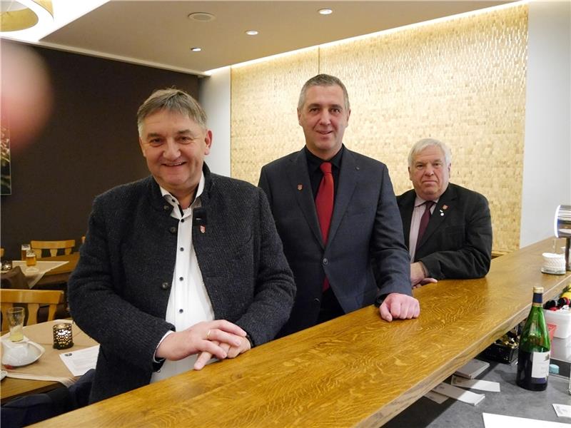Der Bürgermeister Stefan Raap (Mitte) mit seinen Stellvertretern Jörg Oldenburg und Lothar Bahr (rechts)