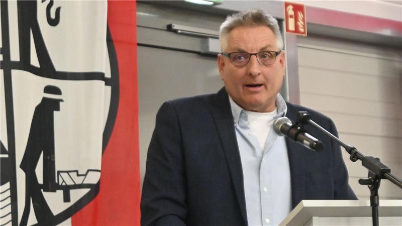 Der Bürgermeister von Dollern, Jan-Hinnerk Burfeind (CDU), dankte den Einsatzkräften.