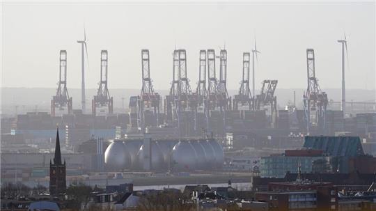 Der Bund der Steuerzahler Hamburg hat herausgefunden, dass der Ausbau und die Sanierung einer Hamburger Klärschlammanlage teurer werden als geplant. (Archivbild) 