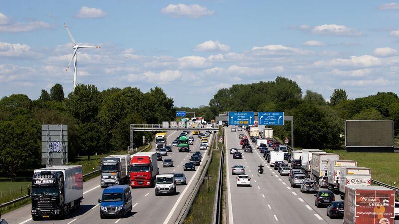 Umweltschützer wollen Ausbau der A1 in Hamburg stoppen Der Bund für Umwelt und Naturschutz lehnt einen Ausbau der A1 in Hamburg ab. (Archivbild)