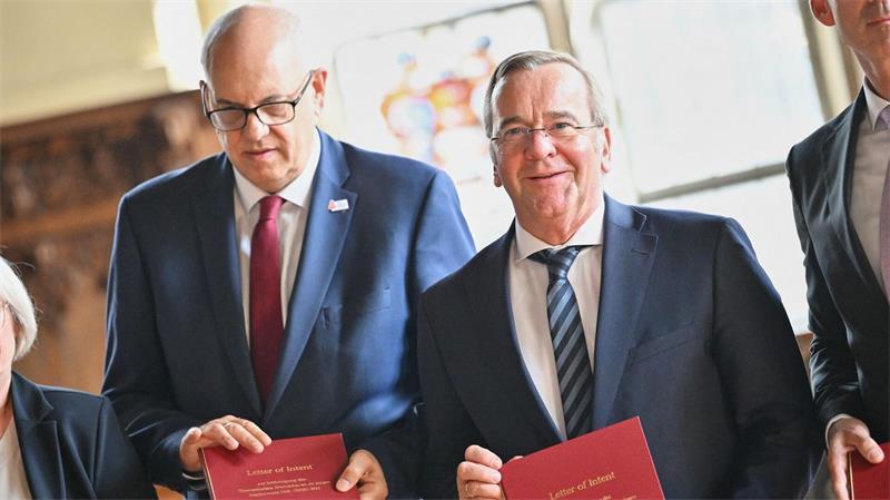 Der Bund investiert rund 1,35 Milliarden Euro in den Hafen Bremerhaven.