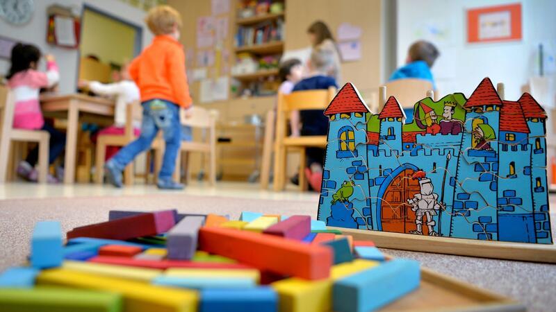 Der Bund überlässt den Ländern weitere vier Milliarden Euro für Qualitätsverbesserungen in den Kitas. Für Umbauten darf das Geld aber nicht mehr genutzt werden. (Archivbild)