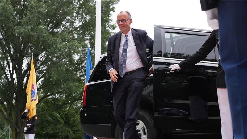 Gipfel im Weißen Haus ist uneins über Waffenruhe für Ukraine Der Bundeskanzler kommt im Weißen Haus an.