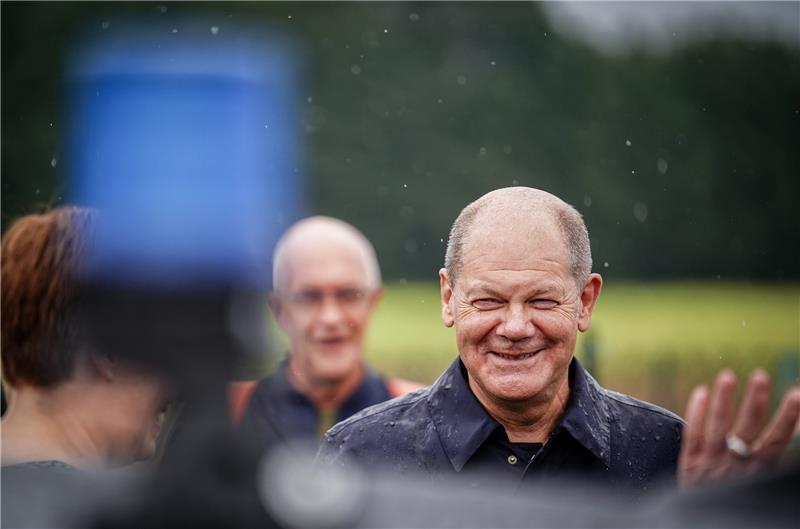 Bundeskanzler Olaf Scholz kommt nach Cuxhaven Der Bundeskanzler und SPD-Bundestagsabgeordnete Olaf Scholz. Foto: Kay Nietfeld/dpa