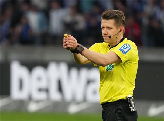 Der Bundesliga-Schiedsrichter Patrick Ittrich sieht sich in seiner Kritik an den Spielregeln im Kinderfußball missverstanden. Foto: Soeren Stache/dpa