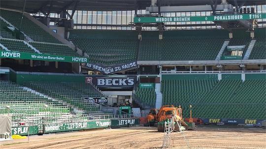 Der Bundesligastart im Bremer Weserstadion ist nach dem Teileinsturz nicht gefährdet.