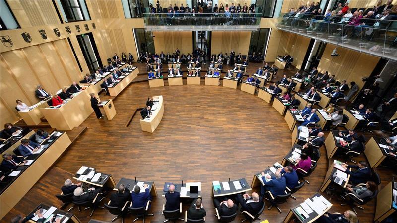 Finanzpaket steht - Forderungen zur Verteilung Der Bundesrat gab am Freitag grünes Licht für das Finanzpaket (Archivfoto)