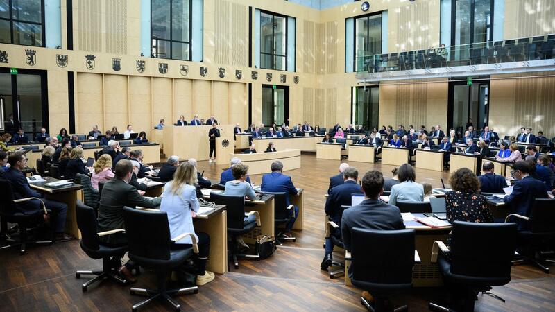 Der Bundesrat hat heute mehrere Gesetze der Bundesregierung ohne große Debatte gebilligt.