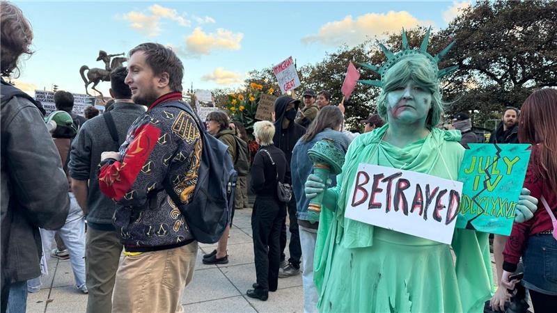 Der Bundesstaat Illinois und die drittgrößte Stadt der USA klagen gegen Trump, weil sie einen Einsatz von Mitgliedern der Nationalgarde auf Geheiß der US-Regierung in Illinois für rechtswidrig halten. 
