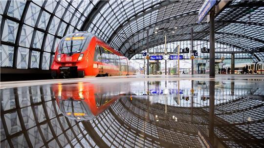 Der Bundestag hat weitere Zuschüsse zum Deutschlandticket bis 2030 beschlossen. (Archivbild) 