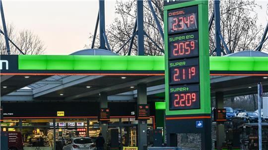 Der Bundestag stimmt am Donnerstag über ein Spritpaket ab. 