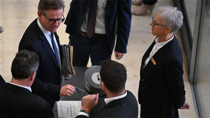 Der Bundestag stimmte für die Forderung nach mehr Daten zu Bluttests bei Schwangeren.