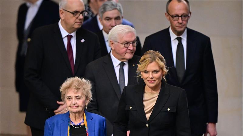 „Nie wieder“ als bleibende Verpflichtung Der Bundestag war nahezu voll besetzt.