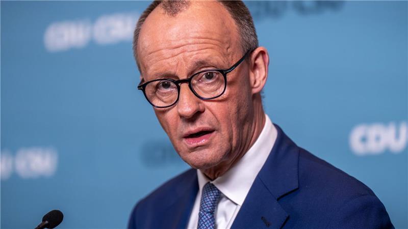 Der Bundestag will heute ein Riesen-Schuldenpaket beschließen. Gibt der Bundesrat auch grünes Licht, dürfte das auch schnelle neue Hilfen für die Ukraine bedeuten. Kündigt der Unionsfraktionschef an.