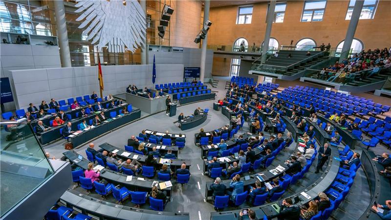 Wahlrechtsreform stockt - CSU pocht auf Koalitionsvertrag Der Bundestag zählt heute 630 Abgeordnete - dabei wollen Union und SPD es belassen. (Archivfoto)