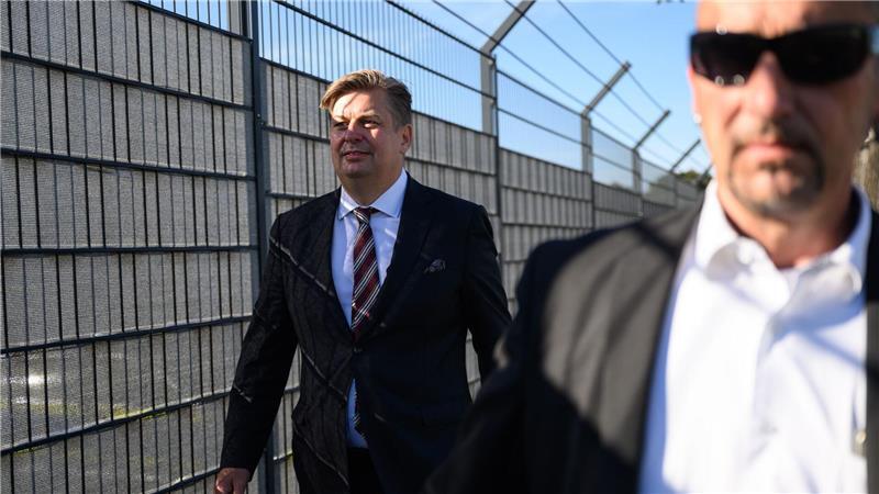 Spionage-Prozess - Mitarbeiter mit Zugang zu Krahs Account Der Bundestagsabgeordnete Maximilian Krah (AfD) sagte im Prozess gegen seinen ehemaligen Mitarbeiter als Zeuge aus.