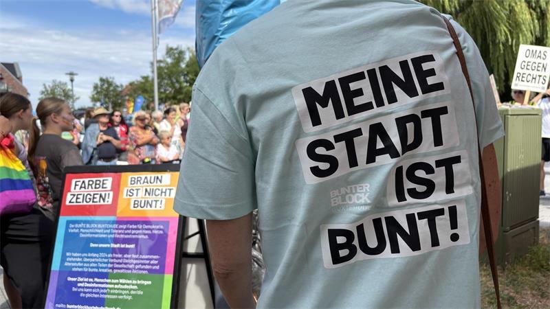 Prominenz in Buxtehude: Bärbel Bas besucht SPD-Wahlkampfstand in der City Der Bunte Block Buxtehude ist ein überparteilicher Zusammenschluss von Menschen aller Altersgruppen.