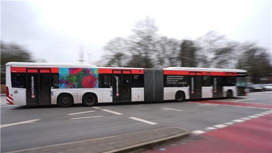 Der Bus der Linie 5 (bis Hamburg Hauptbahnhof) war auf der Grindelallee in Rotherbaum unterwegs. (Archivbild)