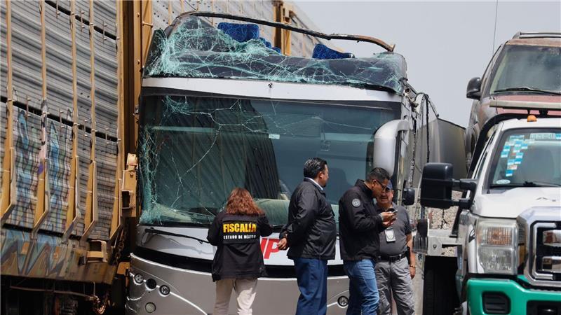 Der Busfahrer soll versucht haben, es noch vor dem Zug auf die andere Seite zu schaffen.