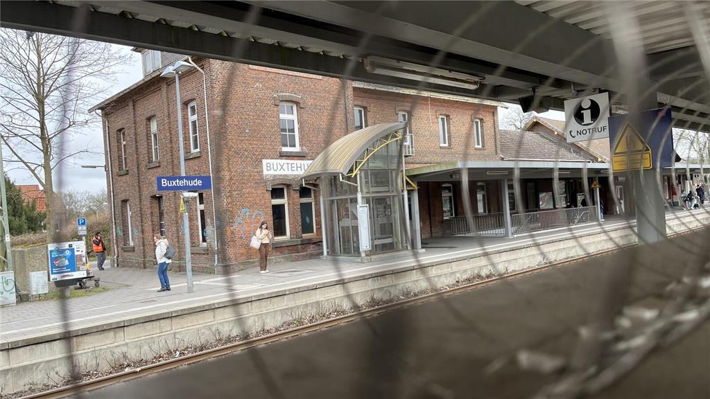 Der Buxtehuder Bahnhof ist stark sanierungsbedürftig und verfällt langsam