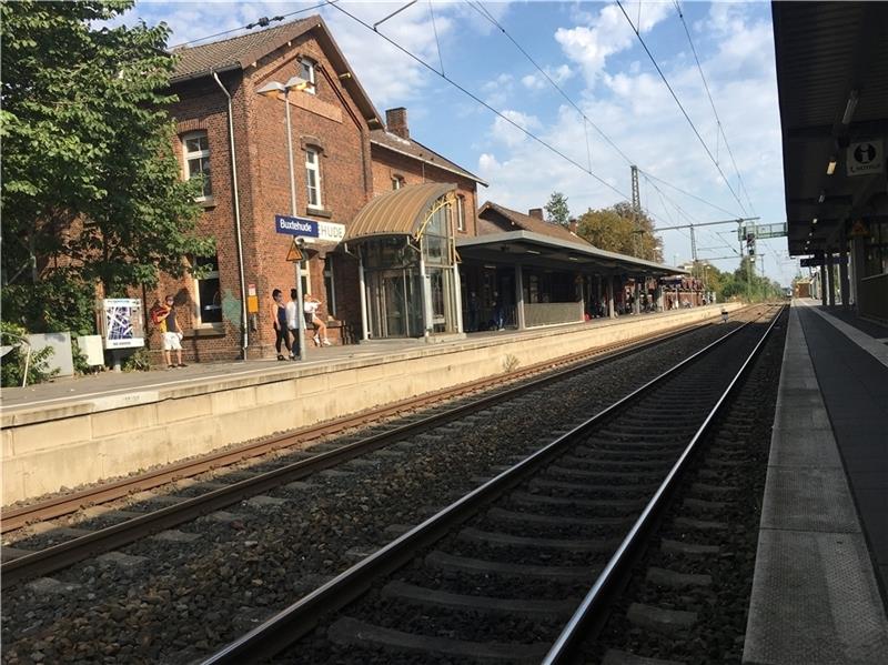 Der Buxtehuder Bahnhof könnte ganz oder teilweise abgerissen werden. Er ist nicht denkmalgeschützt. Foto: Wisser